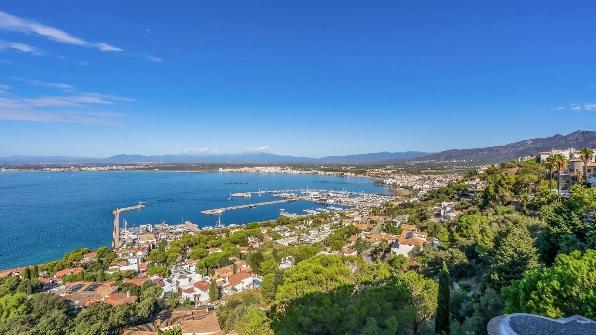 Ferienhaus Mit Privatpool Fuer 8 Personen Ca 250 Qm In Roses, Costa Brava Golf De Roses 0*,