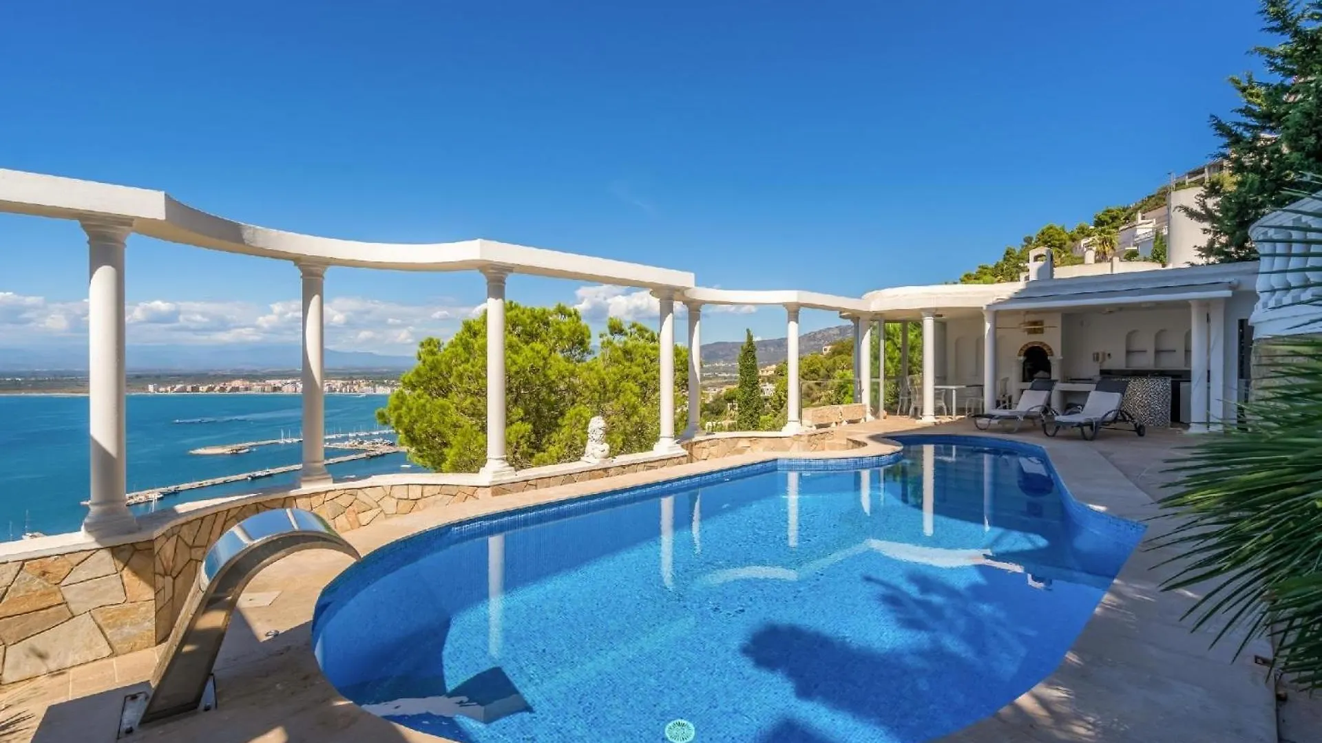 Ferienhaus Mit Privatpool Fuer 8 Personen Ca 250 Qm In Roses, Costa Brava Golf De Roses 0*,
